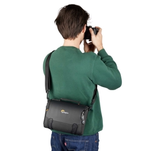 (ロープロ)Lowepro アドベンチュラ SH 140 III GRL LP37451-PWW